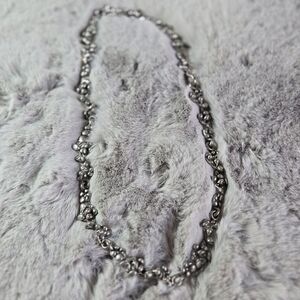 Elegant Silver Floral Necklace